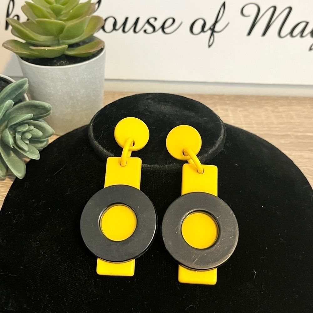 Vintage Retro Lucite Plastic Dangle Earrings Black and Yellow Hoops